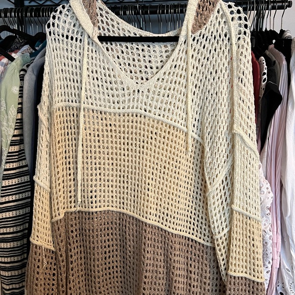 POL Cream and Black Knit Sweater - Picture 2 of 4